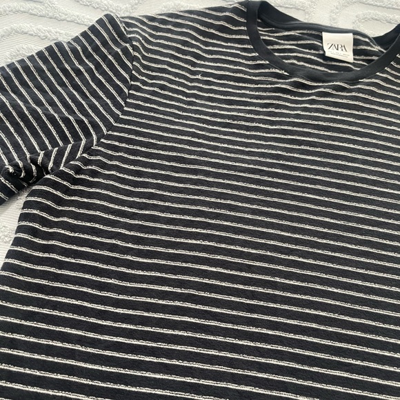 Textured Zara Tee - Picture 3 of 3